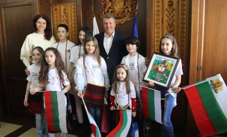 Little Miss & Mister Galaxy 2023 дефилират в Банско