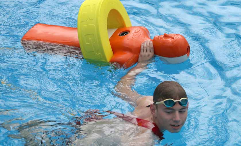 Плувци от цялата страна пристигат в Благоевград на турнир по водно спасяване