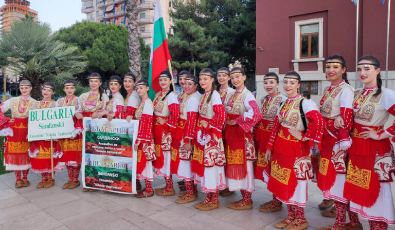 Ансамбъл за народни песни и танци Никола Вапцаров