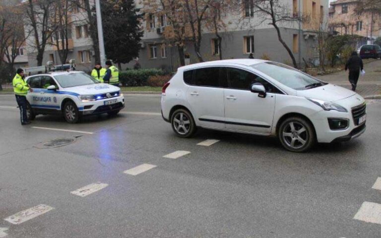 Шофьор блъсна 14-годишно момиче на пешеходна пътека в Благоевград
