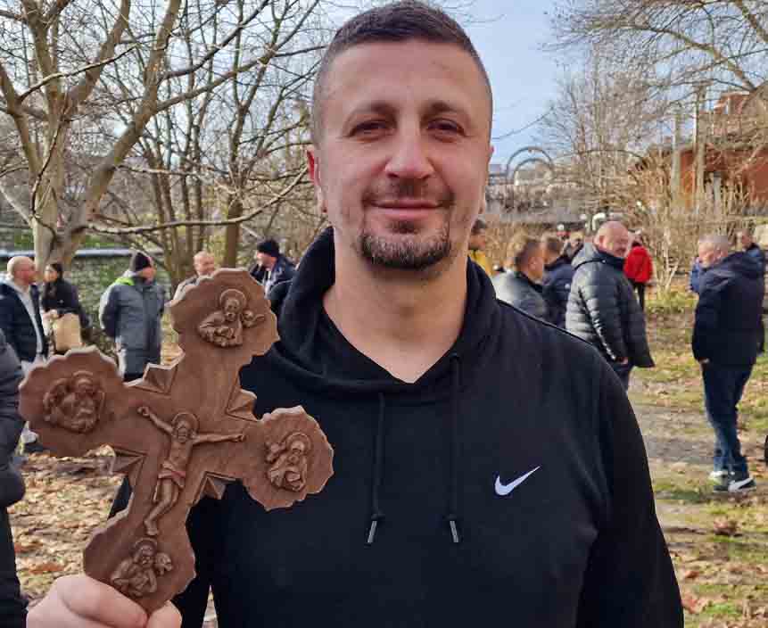 37 годишният Кирил Димитров хвана Богоявленския кръст в Благоевград