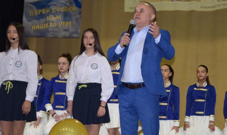 67 години Второ ОУ Христо Смирненски гр. Сандански