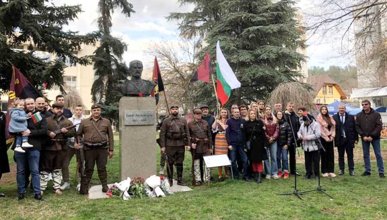 143 години величие! Благоевградчани се поклониха пред последния цар на планините – Тодор Александров 2