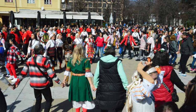 Стотици благоевградчани се обединиха за възстановяването на църквата Свети Великомъченик Георги в с. Бистрица, над 7000 лв. събра благотворителната хоротека „Ръка за ръка“