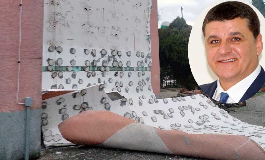 Срам и безхаберие в Община Струмяни – паднала изолация на детската градина в Илинденци