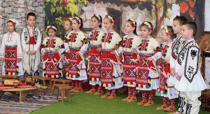 Малчугани пресъздадоха духа на Цветница с красиви творби