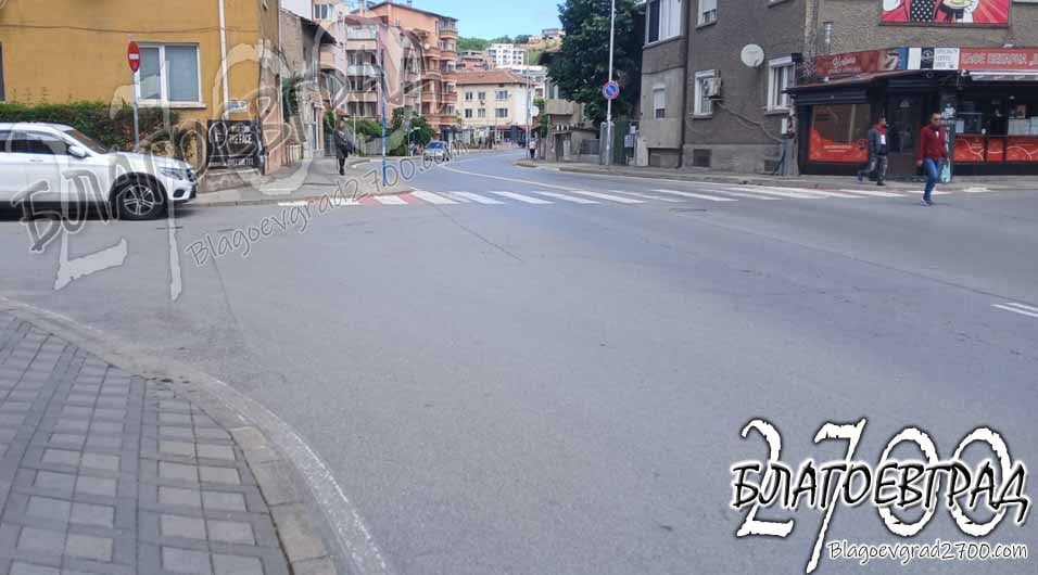 Община Благоевград възлага, но не контролира: поредно безумие – кръстовище с една пешеходна пътека вместо четири