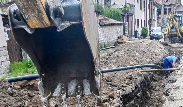 Нов полиетиленов водопровод по ул. „Христо Чернопеев“ в Банско