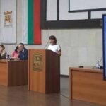 Публичен отчет пред празна зала: Когато самохвалството се разминава с реалността в Благоевград